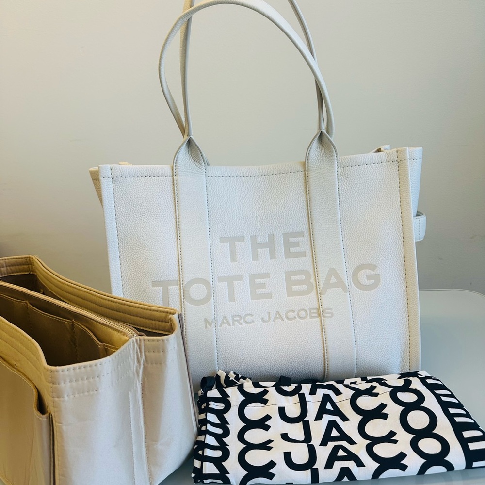 Marc Jacobs The Leather Large Tote Bag – Cream White (Excellent/like new)